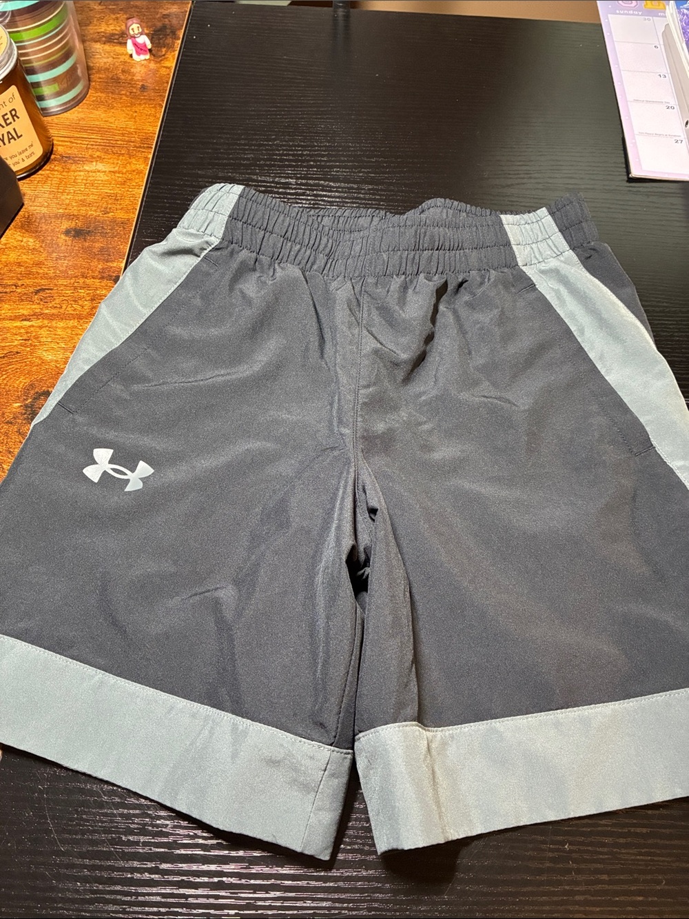 Under Armour Men's Black and Light Gray Athletic Shorts